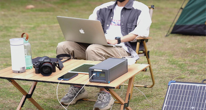 Portable Solar Charger With 300W Movable Storage-NEWLIGHT ENERGY