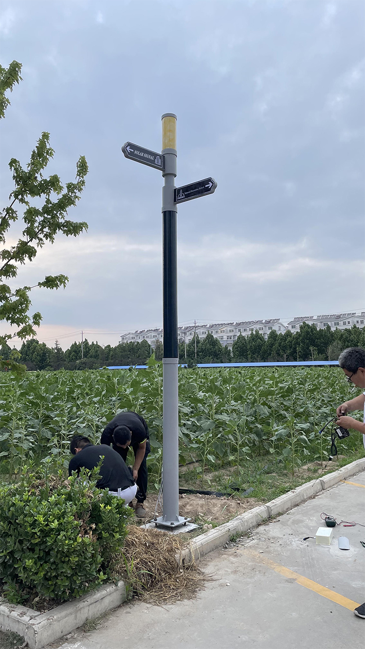 Solar Road Signal Light With CIGS Flexible Solar Panel On Pole Design-NEWLIGHT ENERGY Solar Road Signal Light With CIGS Flexible Solar Panel On Pole Design-NEWLIGHT ENERGY