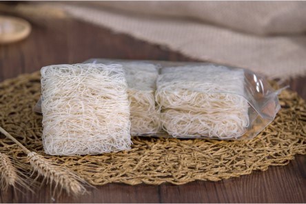 Белые органические характеристики вкуса высушенные рисовые лапши
