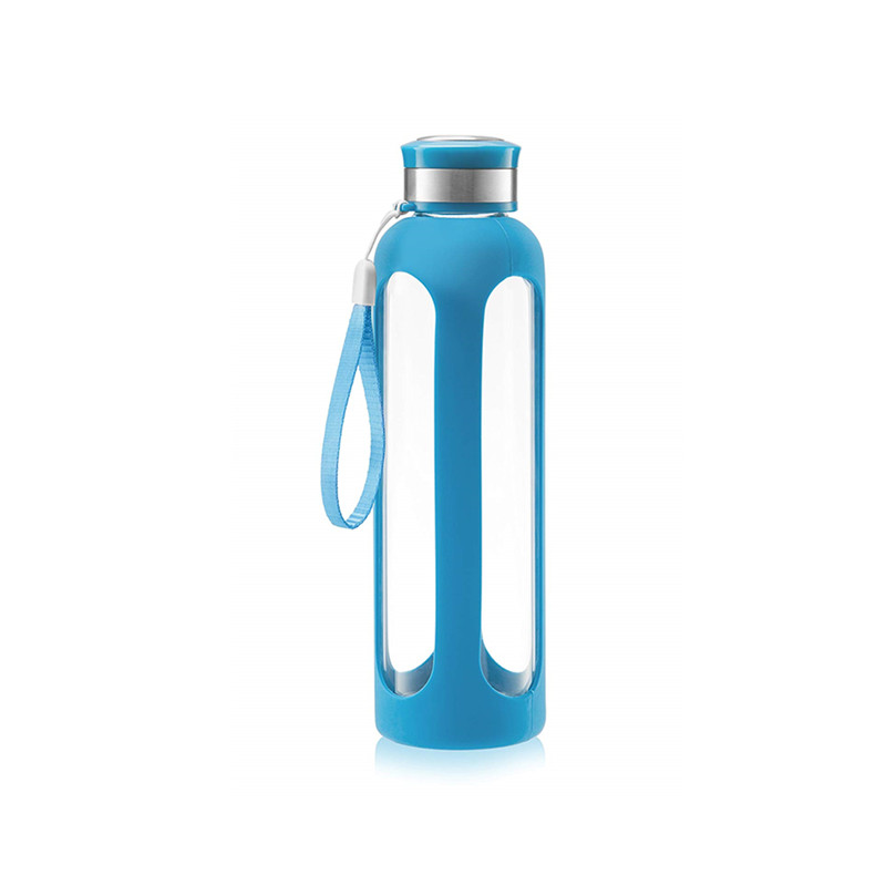 Бутылка с водой с силиконовым рукавом