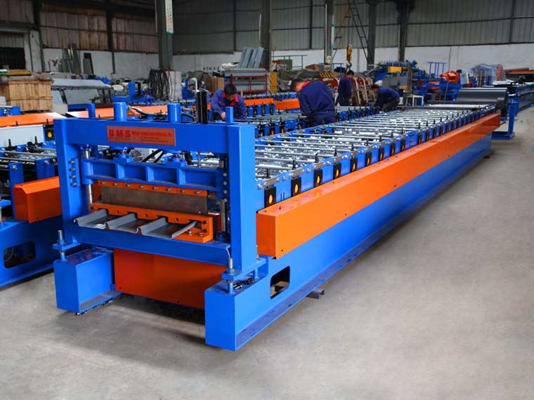 Профилегибочная машина для производства рулонных панелей Klip-Lok в Сингапуре