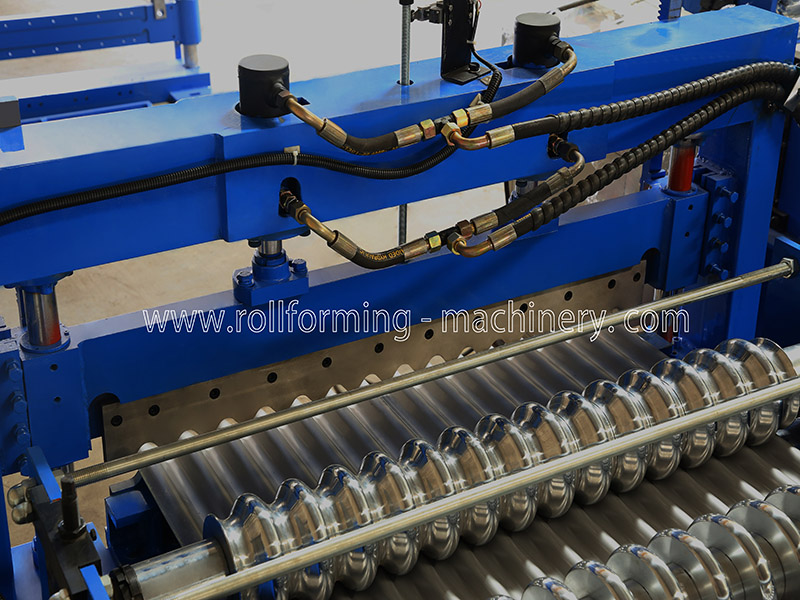 Профилегибочная машина для производства рулонов гофрированных панелей для США